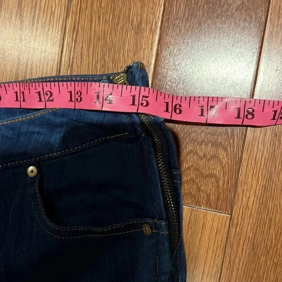 FOREVER 21 High Waisted, Flared, Dark Blue Wash Sz 30 - Picture 8 of 15